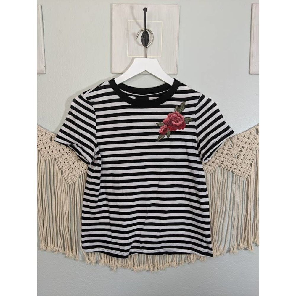 EUC Black and White Floral T Shirt